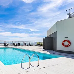 Central One Bed Apartment, Sleeps 4 With Roof Top Pool. Gibraltar