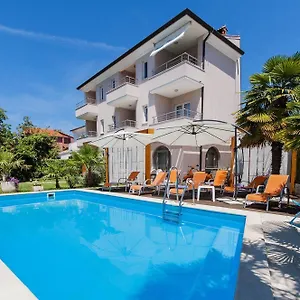 https://villa-marea.in-istria.net